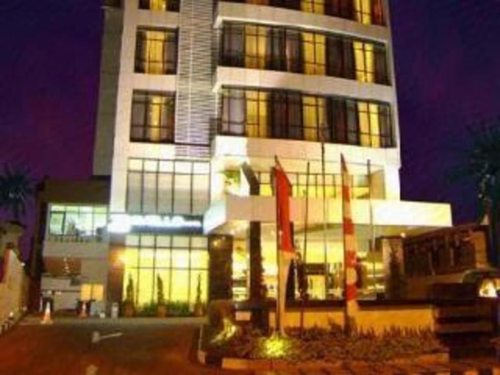 Travello Hotel Manado Exterior foto