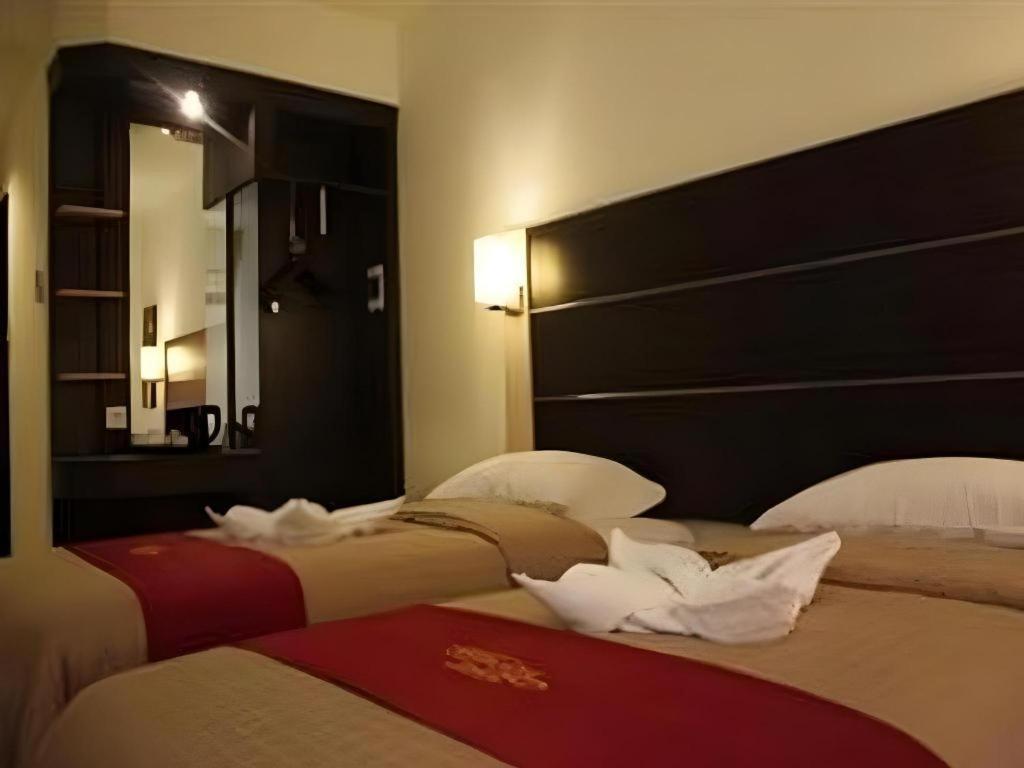 Travello Hotel Manado Exterior foto