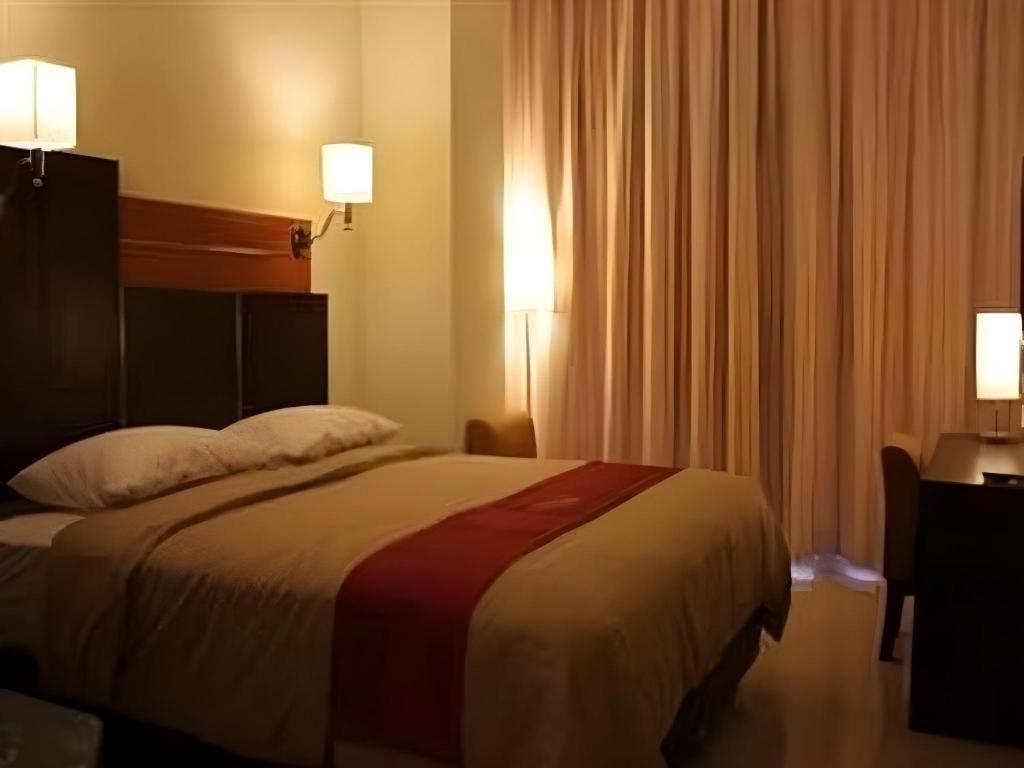 Travello Hotel Manado Exterior foto