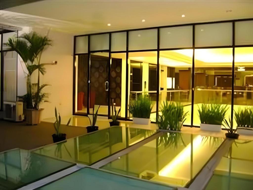 Travello Hotel Manado Exterior foto