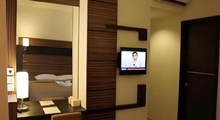 Travello Hotel Manado Exterior foto